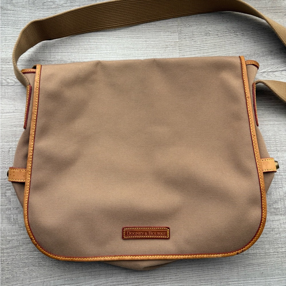 Dooney & Bourke Cabriolet Crossbody Canvas Messenger Bag Flap Khaki Camel VTG